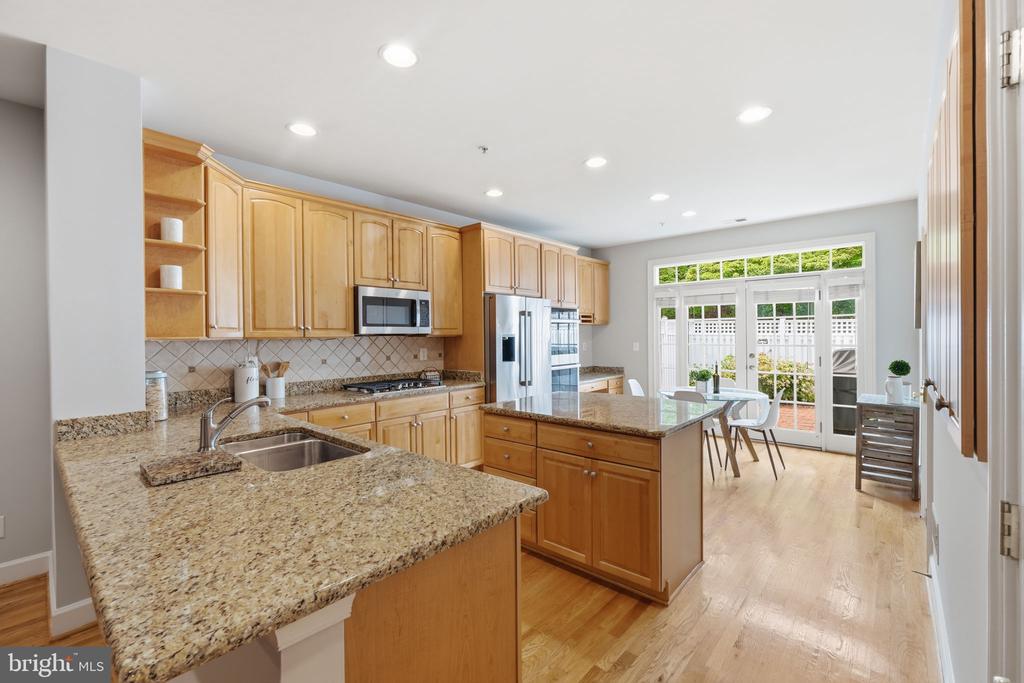 306 OAK KNOLL TERRACE