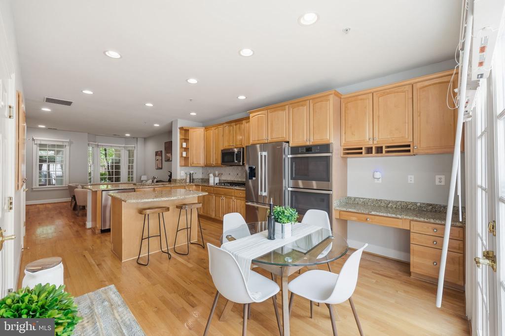 306 OAK KNOLL TERRACE