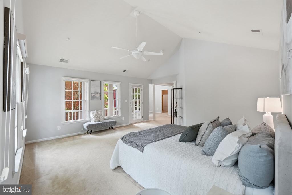 306 OAK KNOLL TERRACE