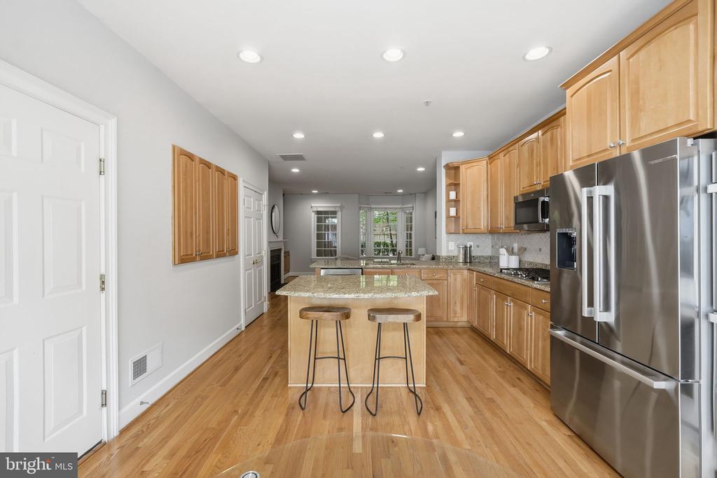 306 OAK KNOLL TERRACE
