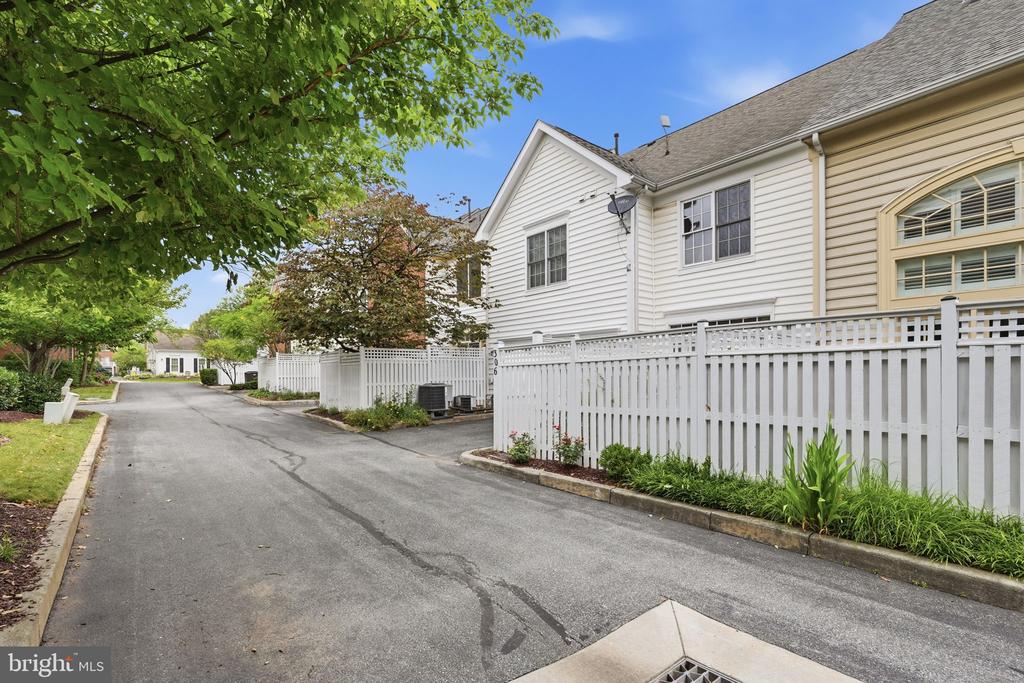 306 OAK KNOLL TERRACE