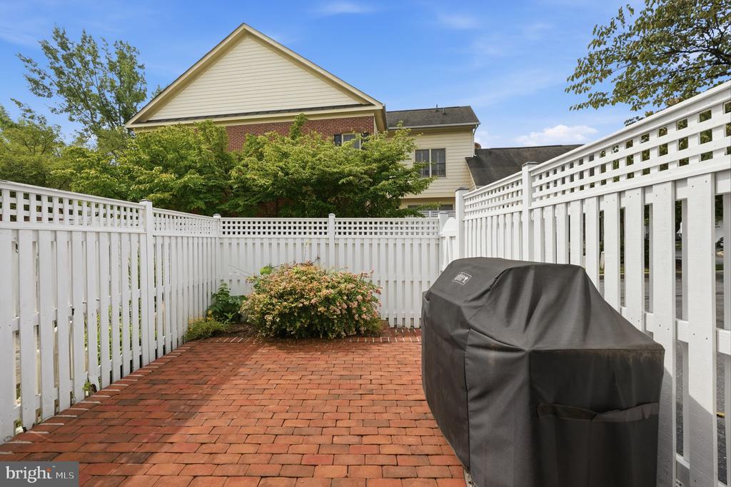 306 OAK KNOLL TERRACE