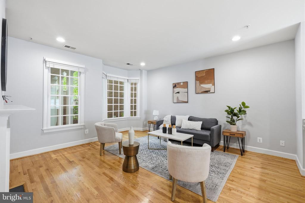306 OAK KNOLL TERRACE