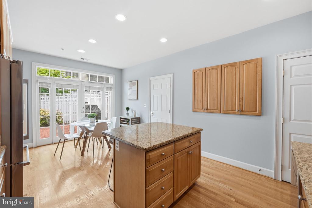306 OAK KNOLL TERRACE