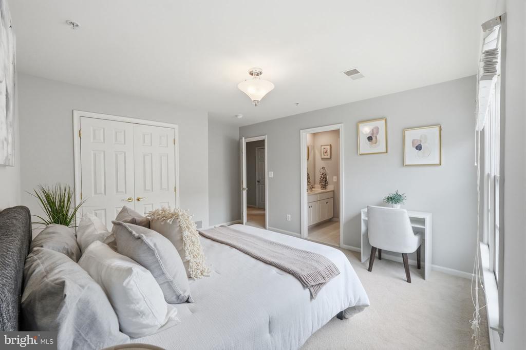 306 OAK KNOLL TERRACE