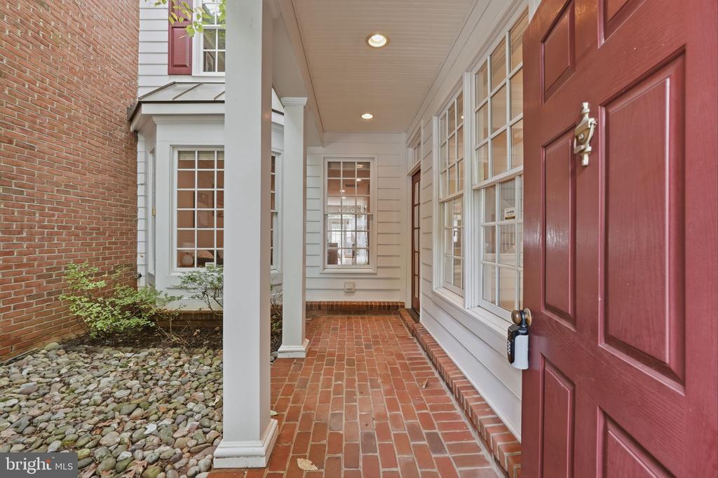306 OAK KNOLL TERRACE