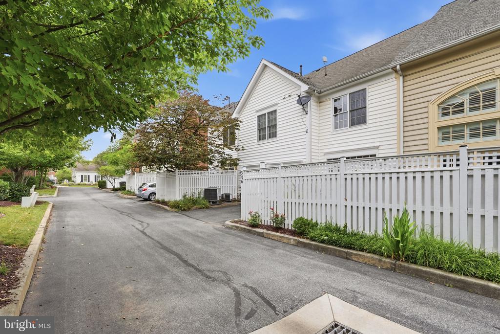 306 OAK KNOLL TERRACE