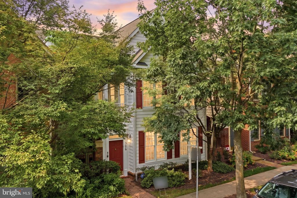 306 OAK KNOLL TERRACE
