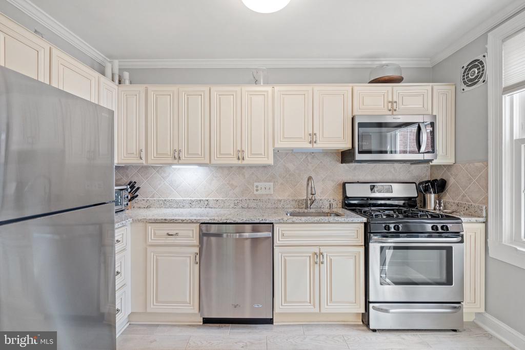 1021 S BARTON STREET 124