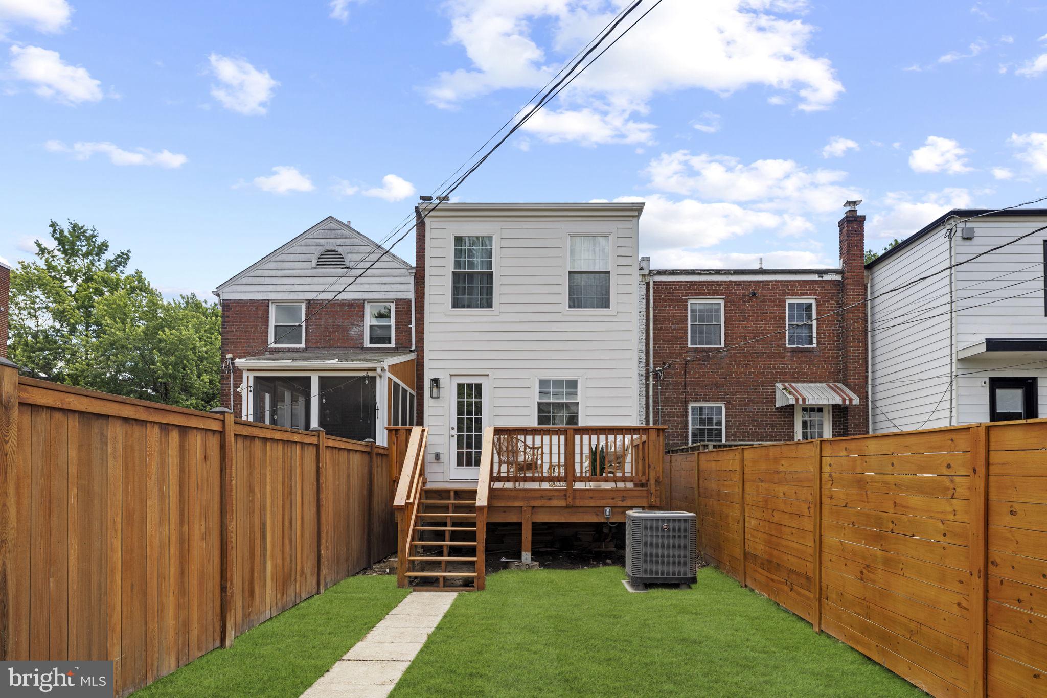310 E Nelson Ave