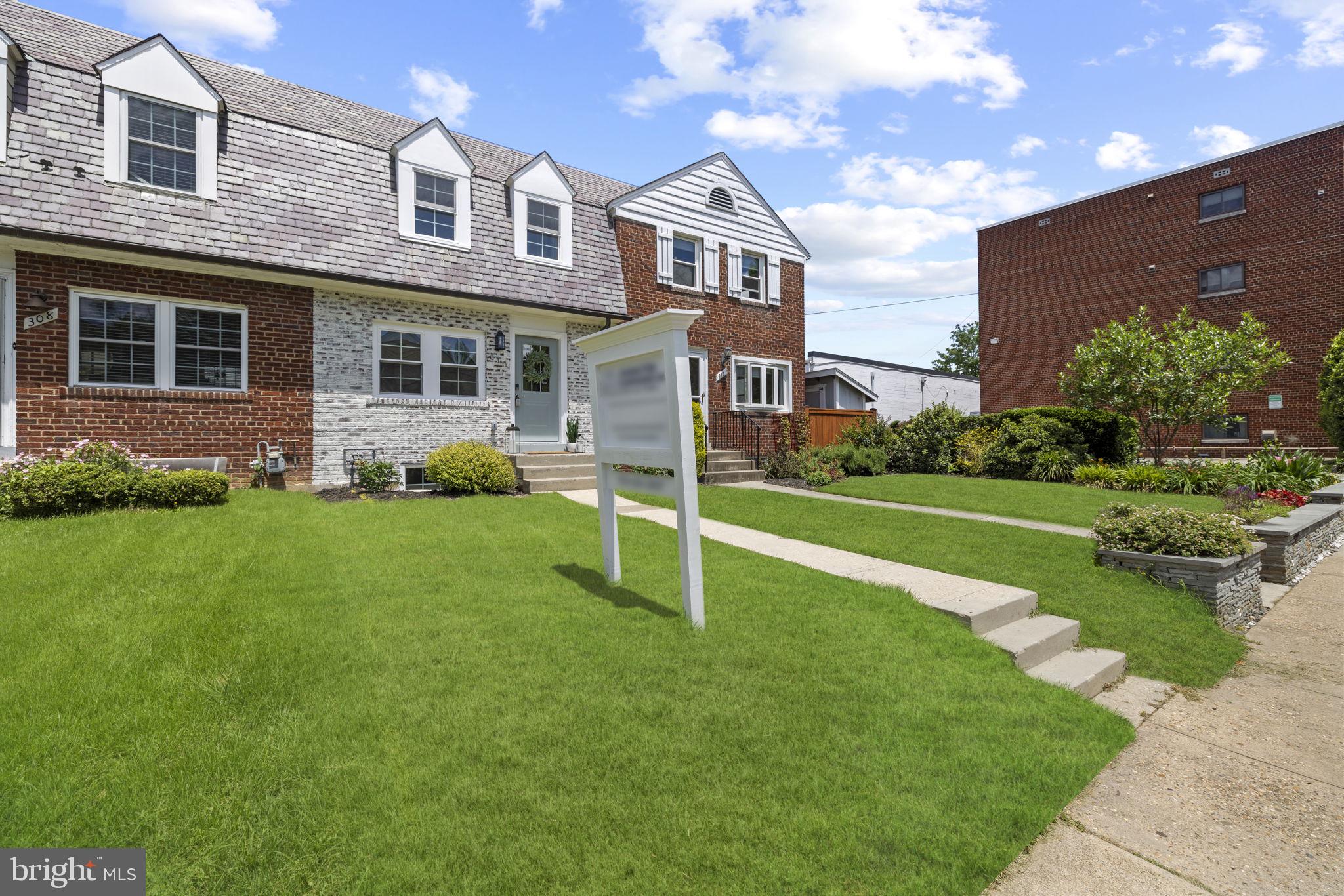 310 E Nelson Ave