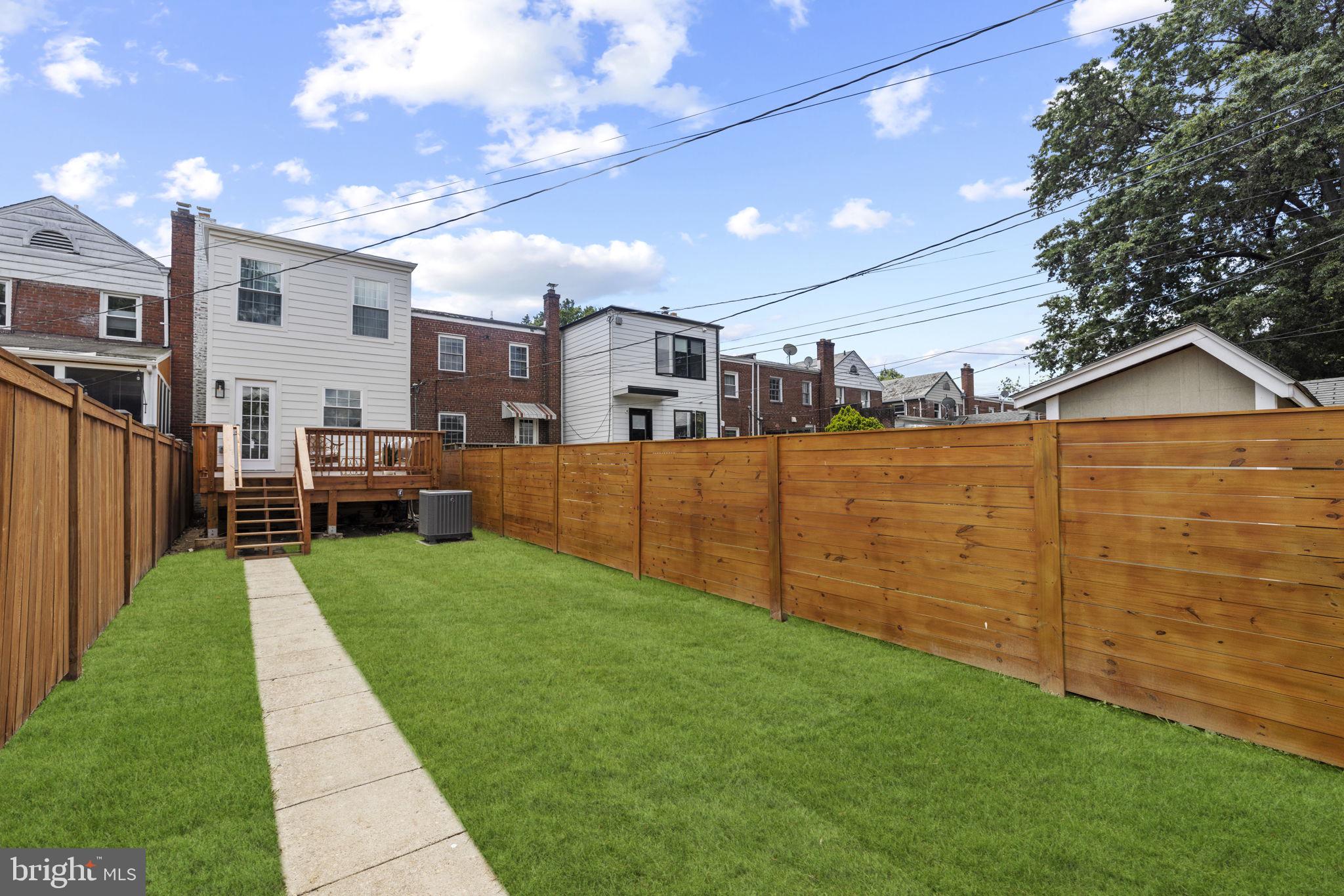 310 E Nelson Ave