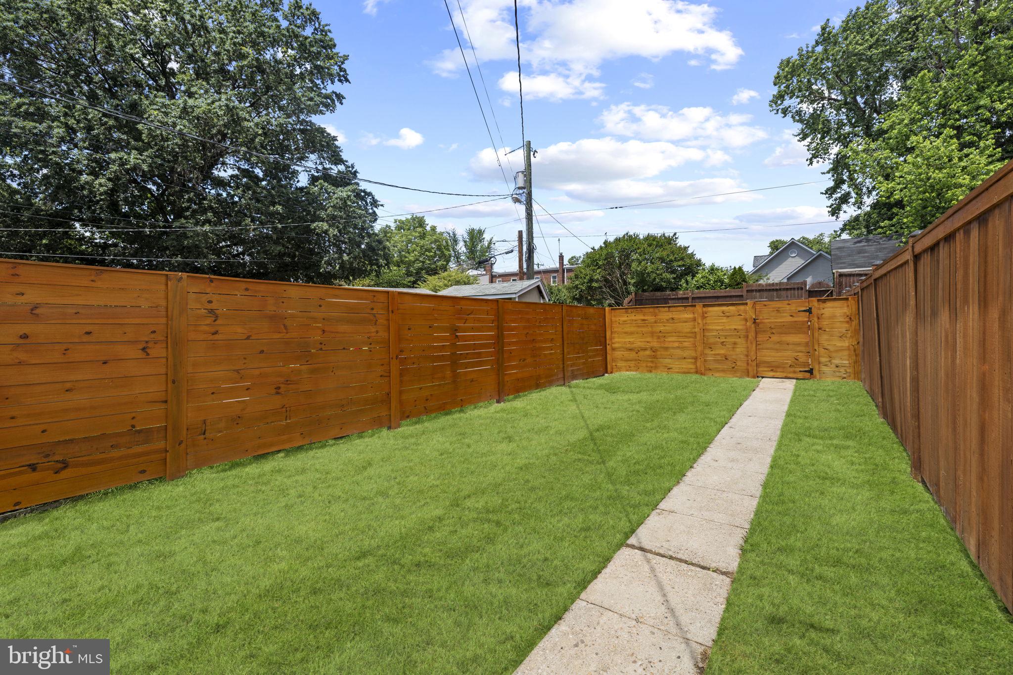 310 E Nelson Ave