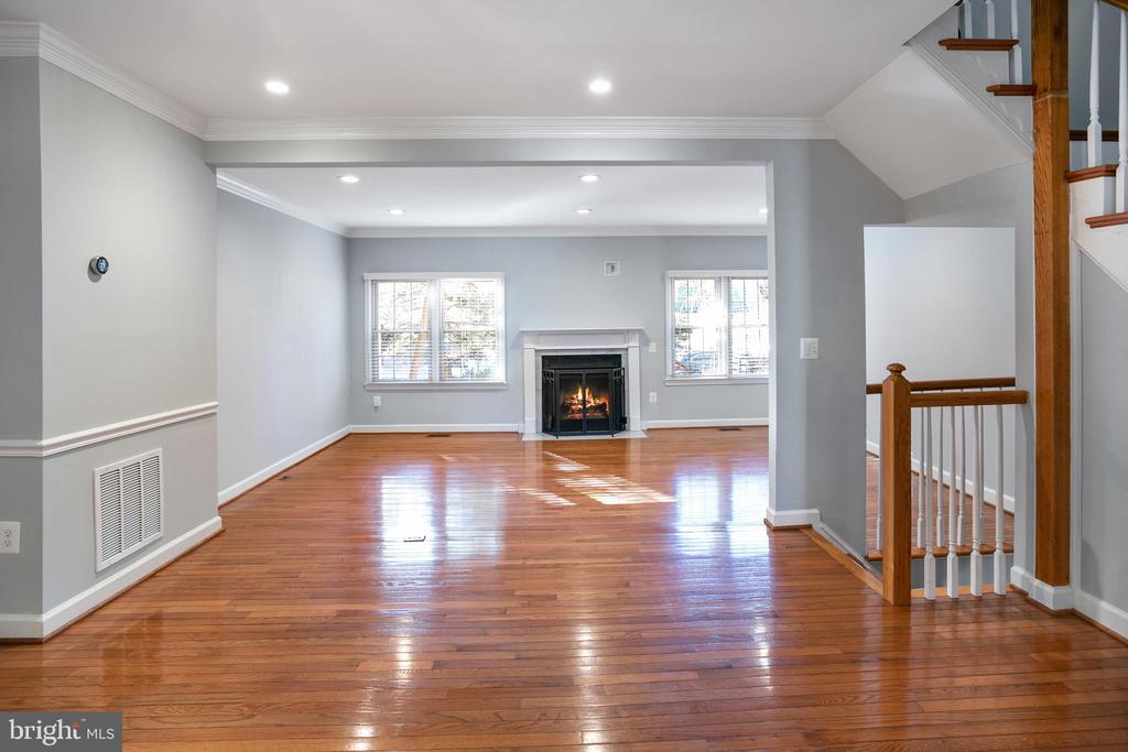 5115 Skyline Village Ct