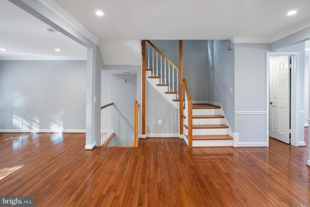 5115 Skyline Village Ct