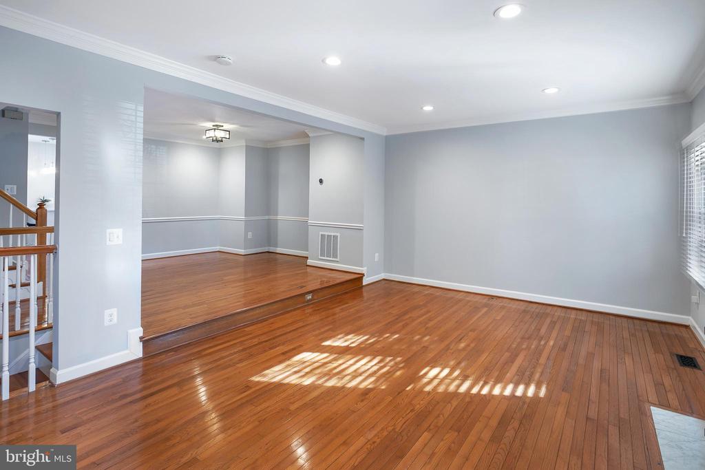 5115 Skyline Village Ct