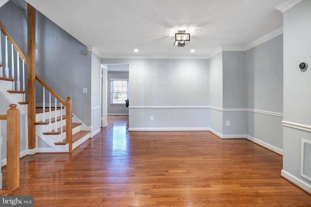 5115 Skyline Village Ct