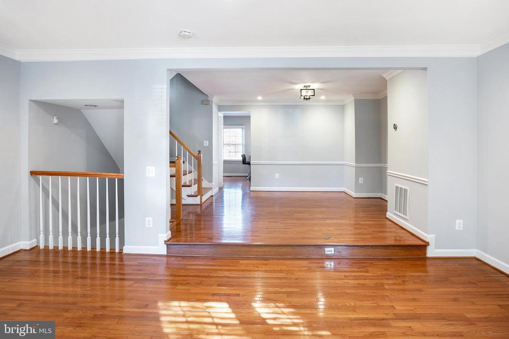 5115 Skyline Village Ct