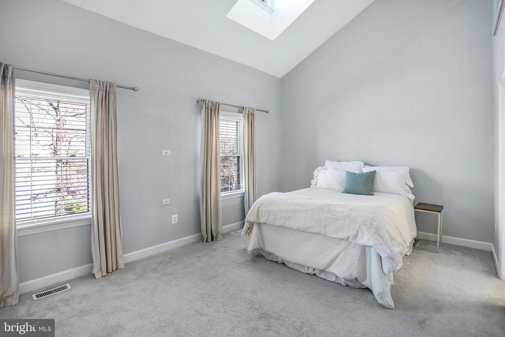 5115 Skyline Village Ct