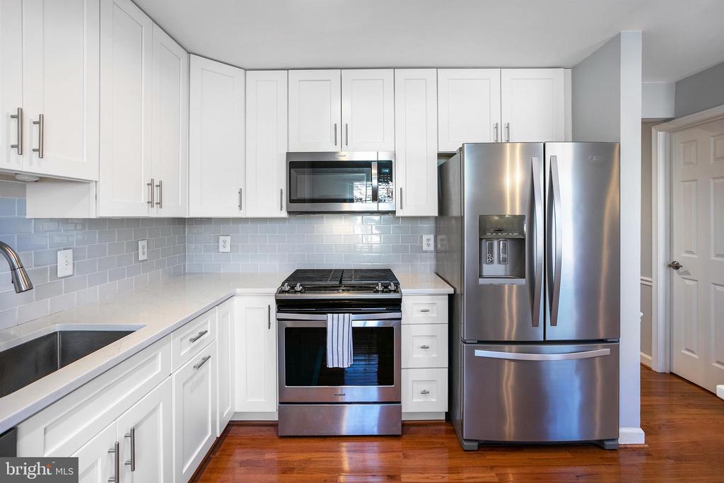 5115 Skyline Village Ct