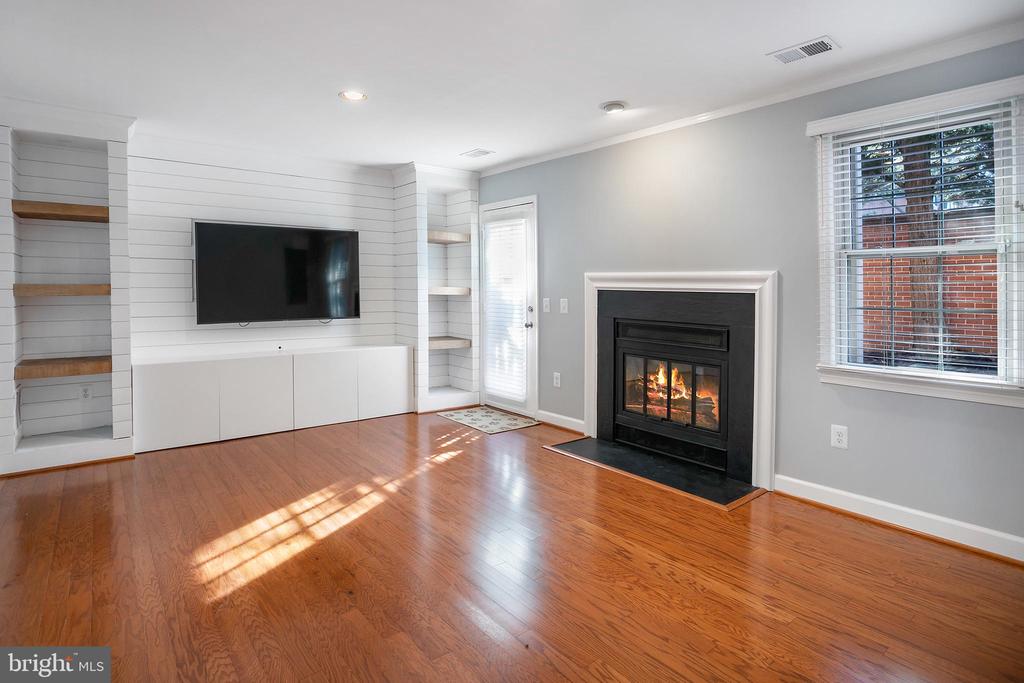 5115 Skyline Village Ct
