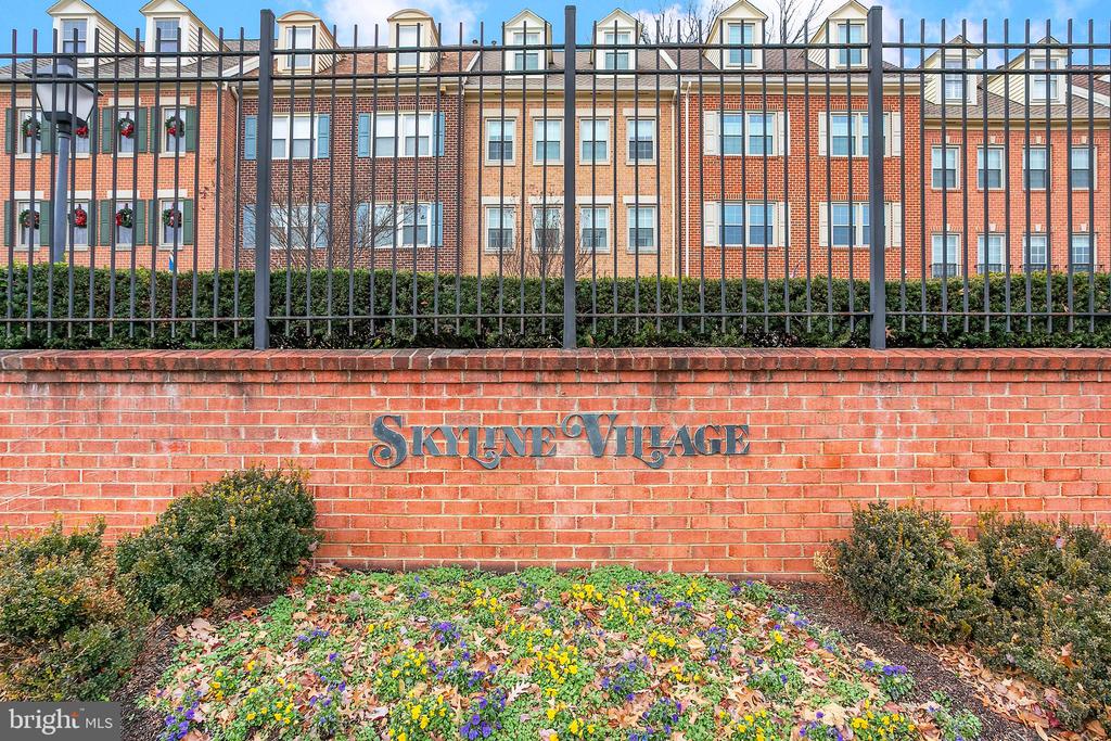 5115 Skyline Village Ct