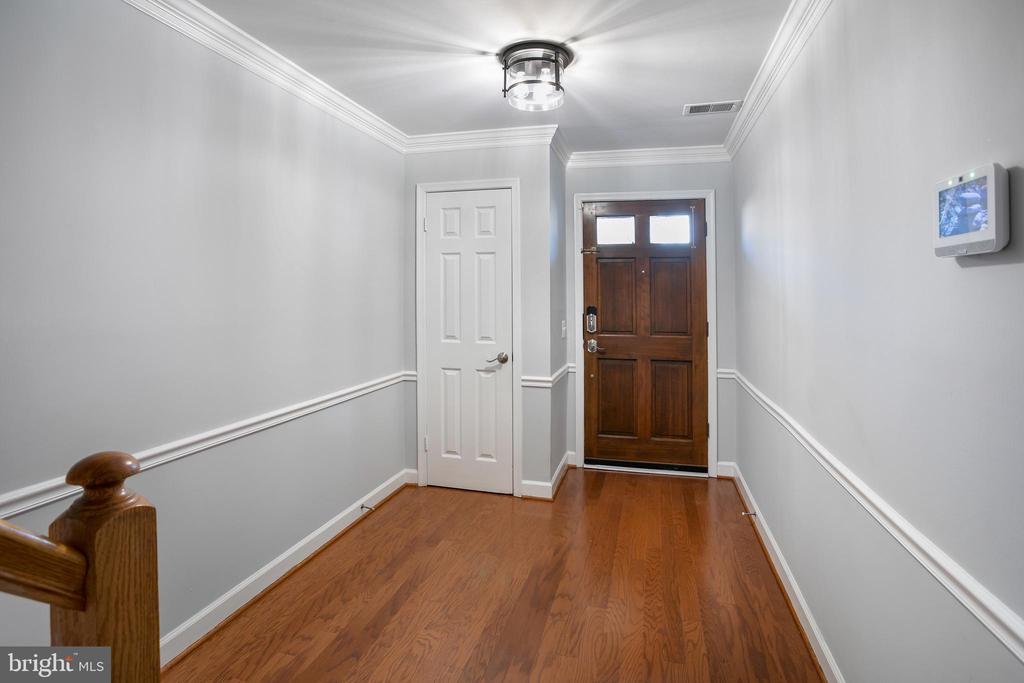 5115 Skyline Village Ct