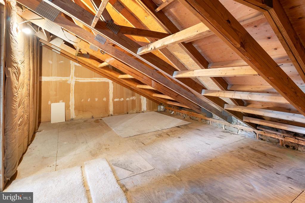 5115 Skyline Village Ct