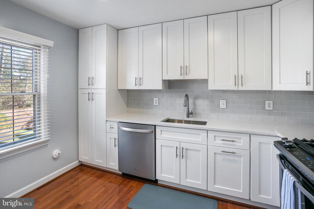 5115 Skyline Village Ct