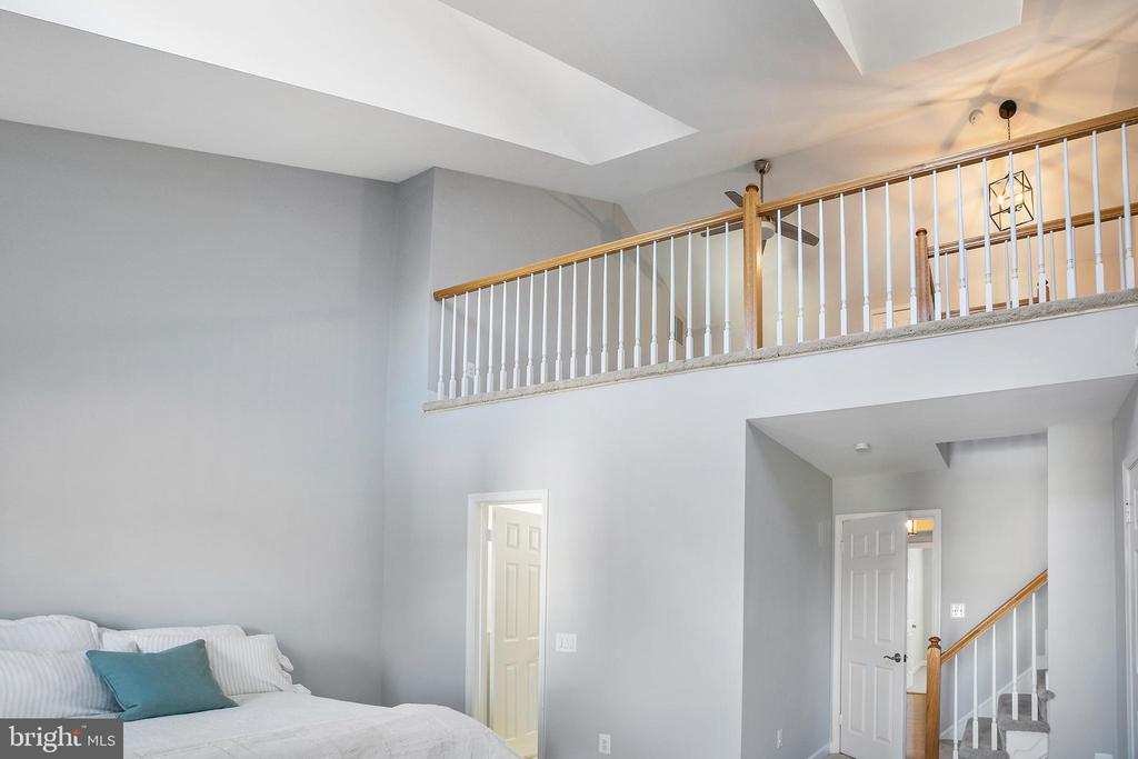 5115 Skyline Village Ct