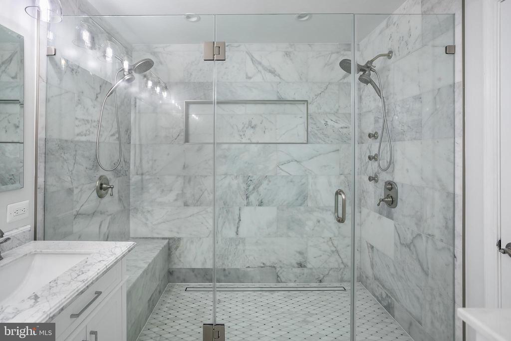5115 Skyline Village Ct