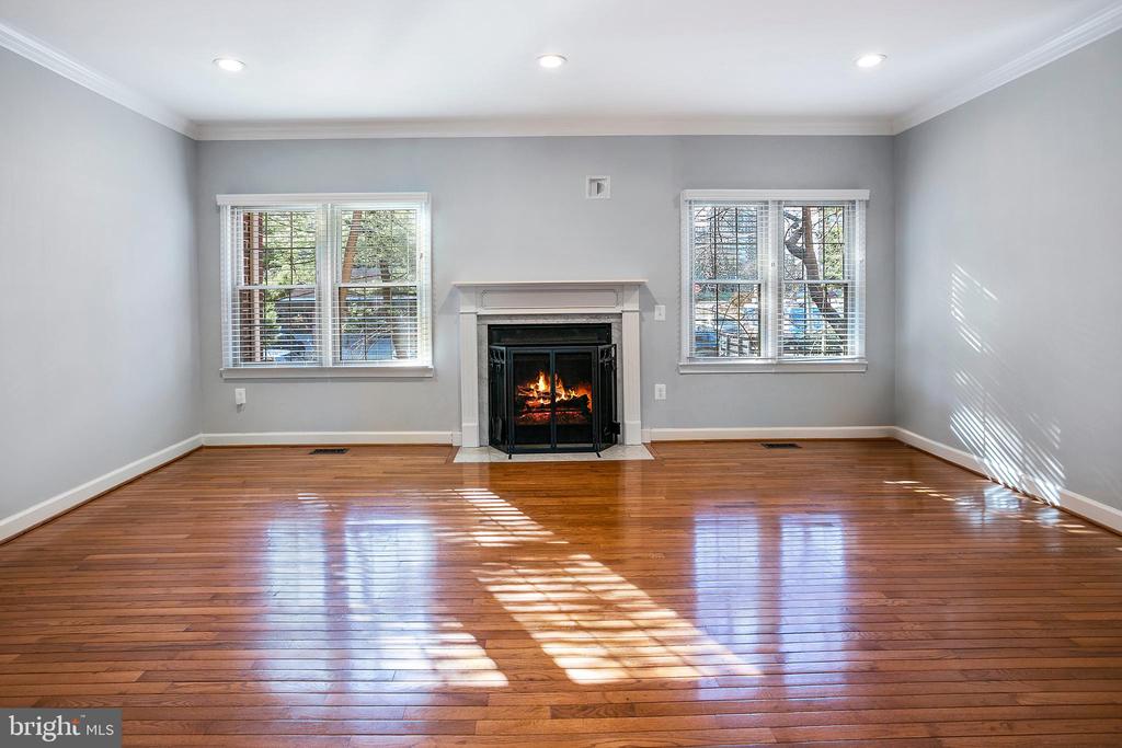 5115 Skyline Village Ct