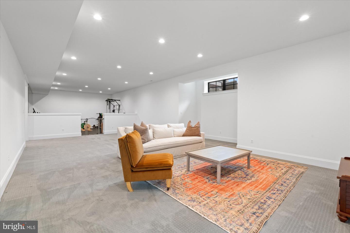 6518 Beverly Ave