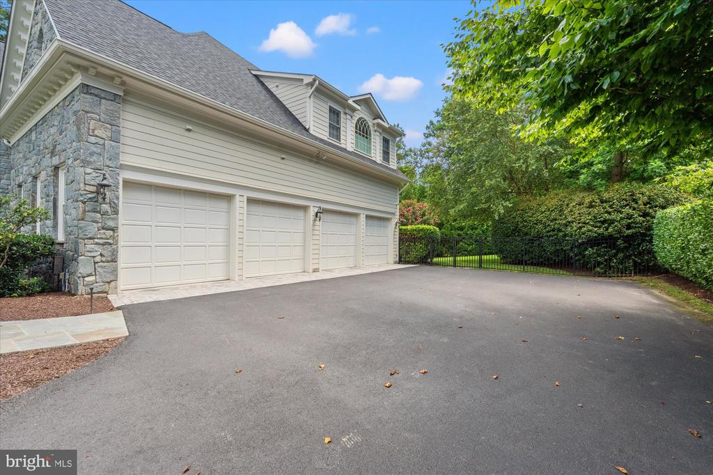 3109 WHIMBRELL COURT