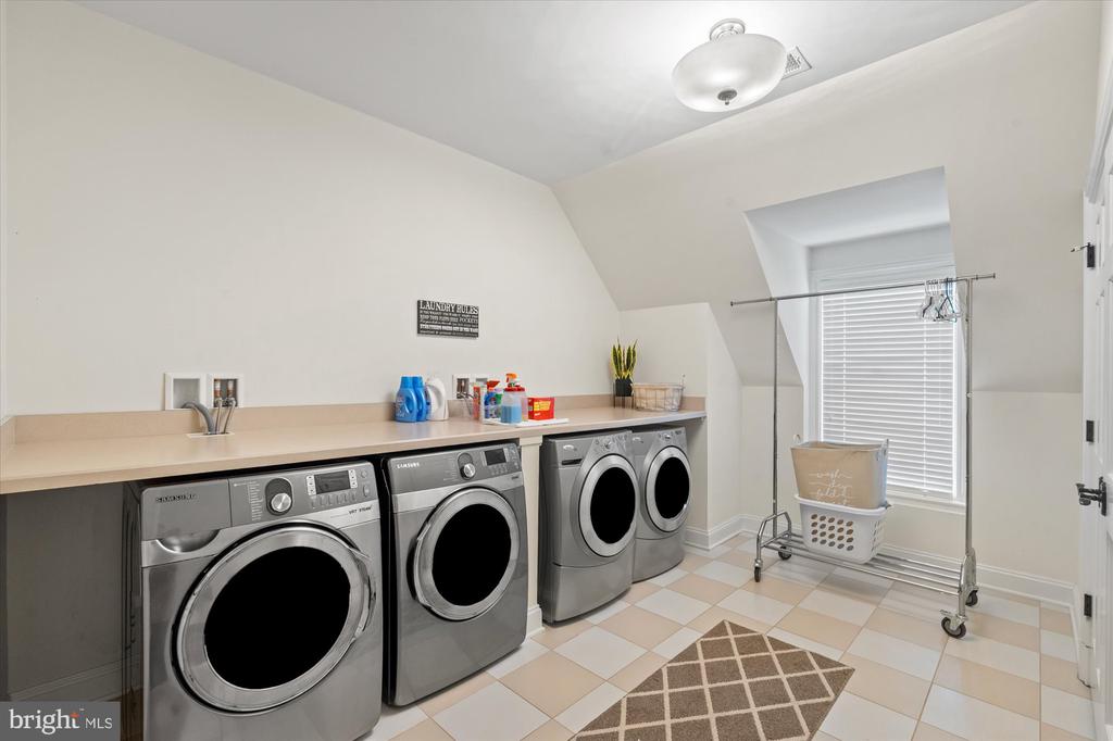 3109 WHIMBRELL COURT