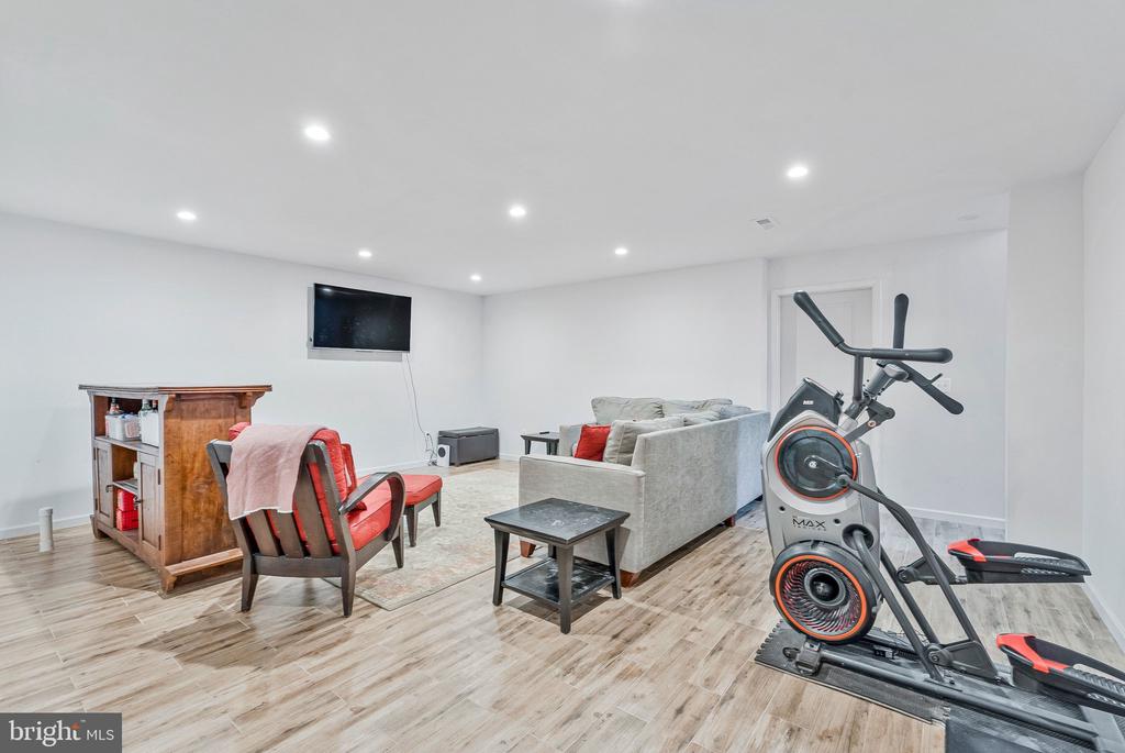 1007 THEMIS STREET SE