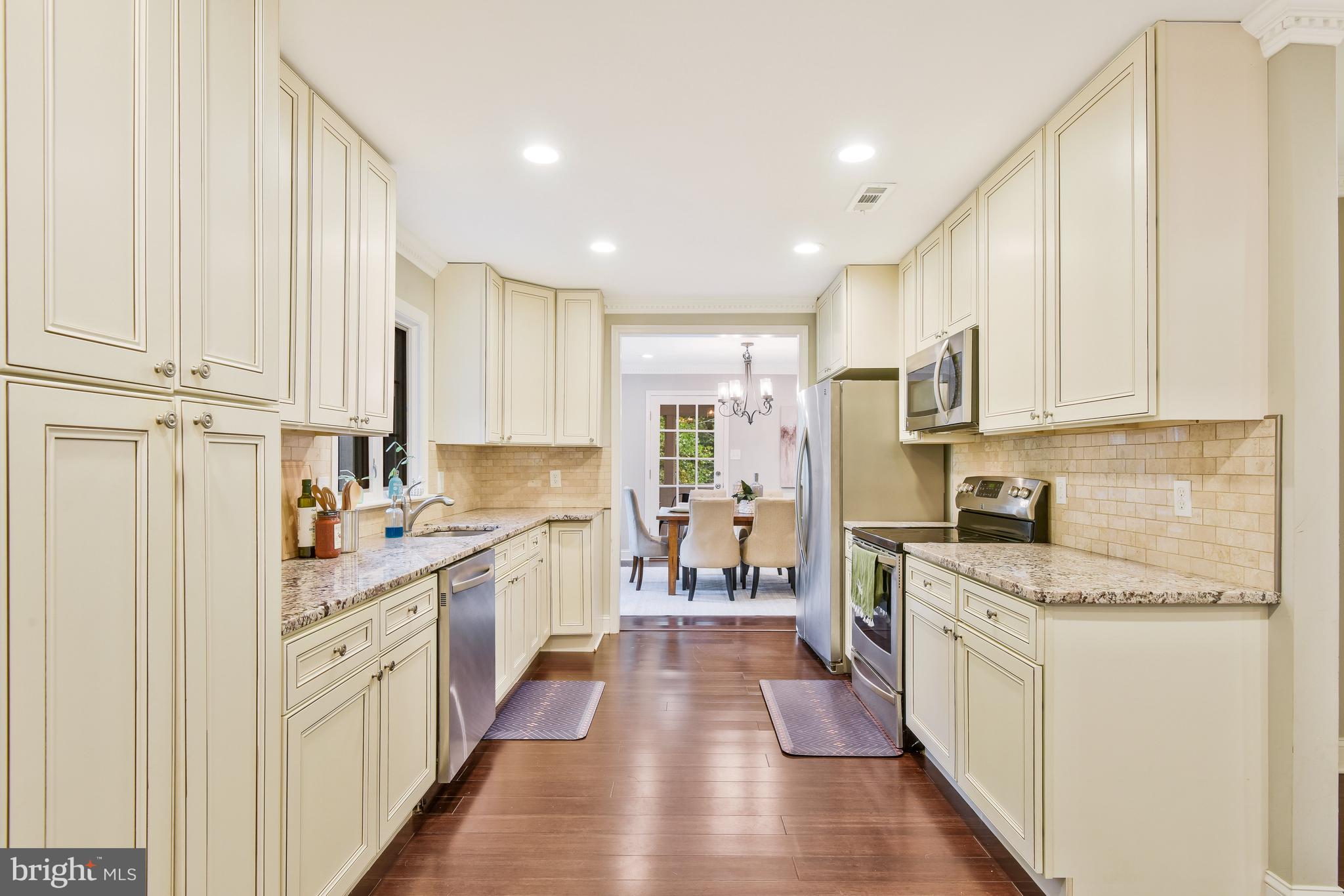 11300 Oakhurst Ln