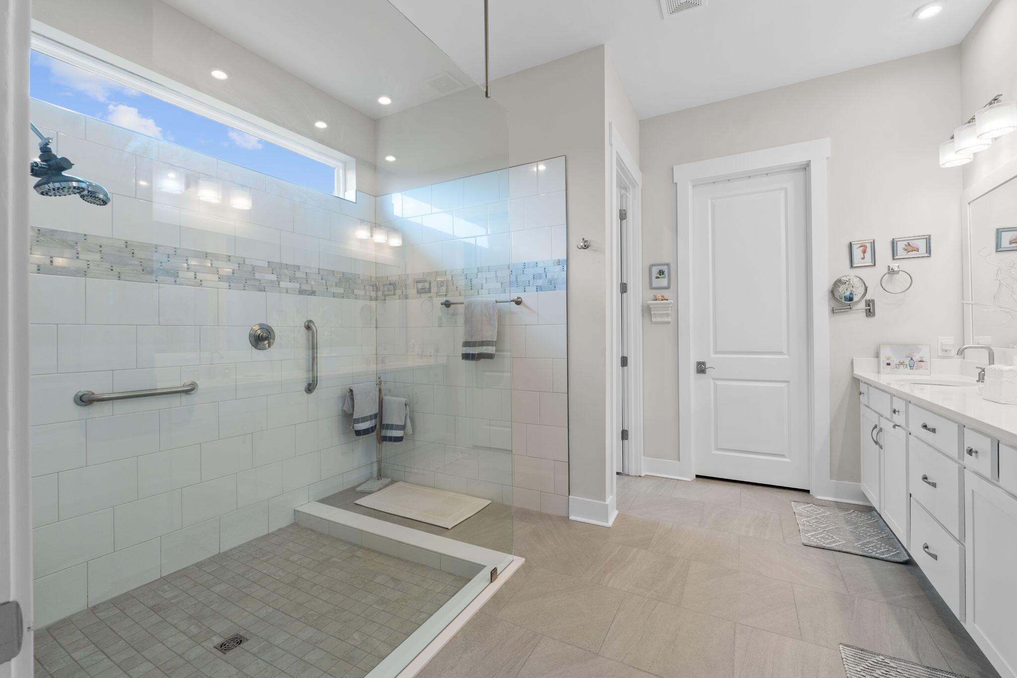 121 W Lafayette Road