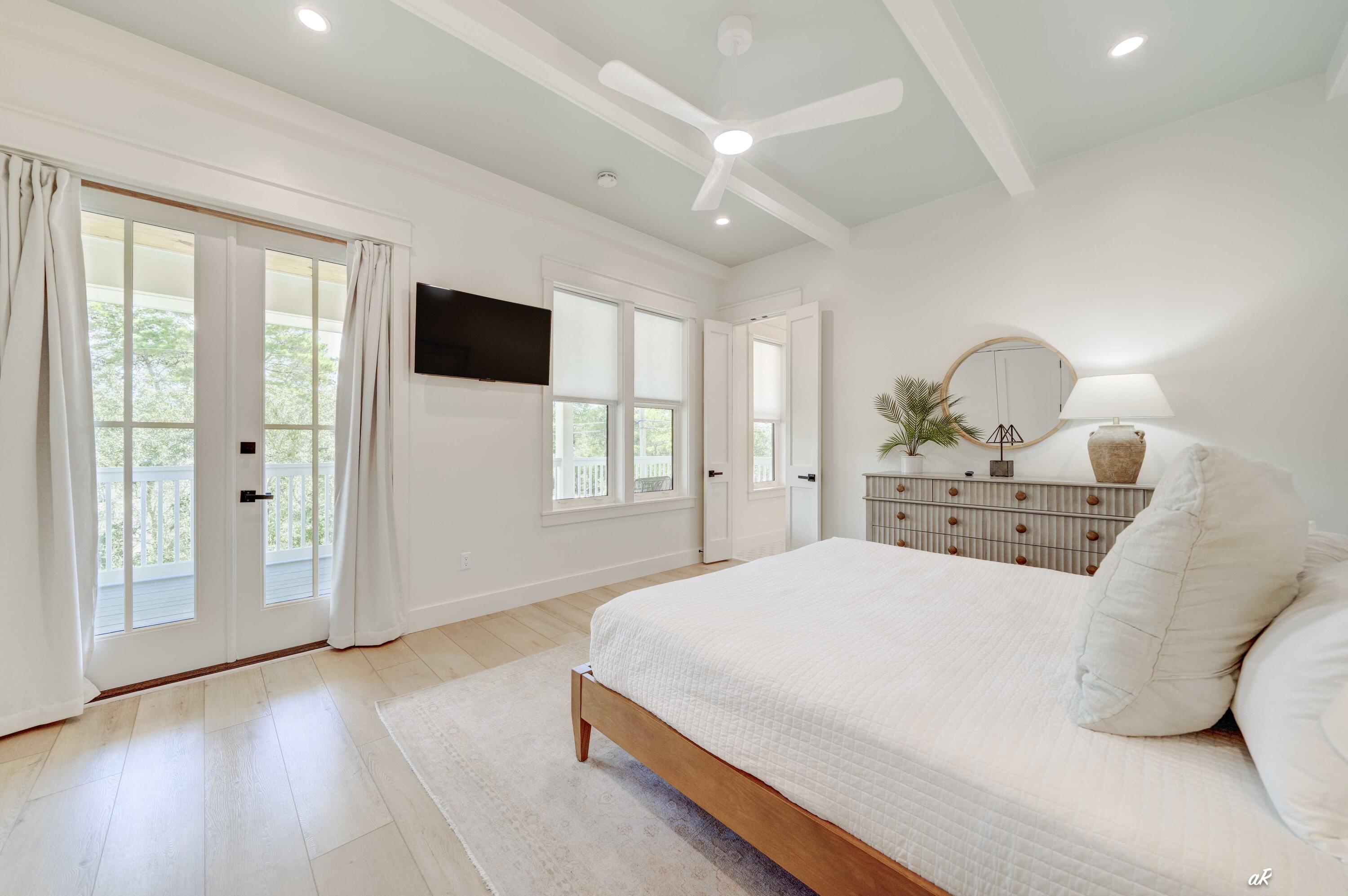 253 N Walton Lakeshore Drive