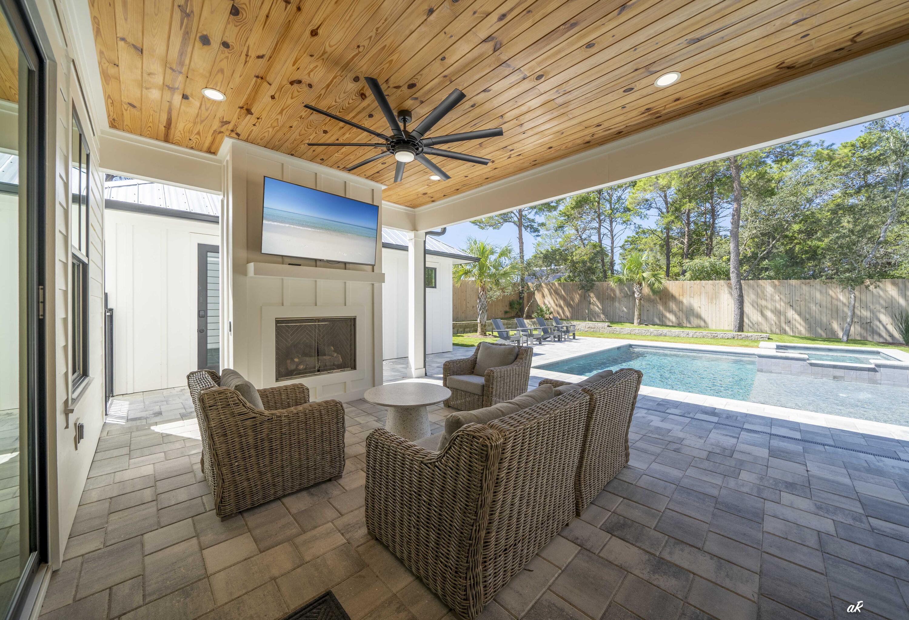 253 N Walton Lakeshore Drive