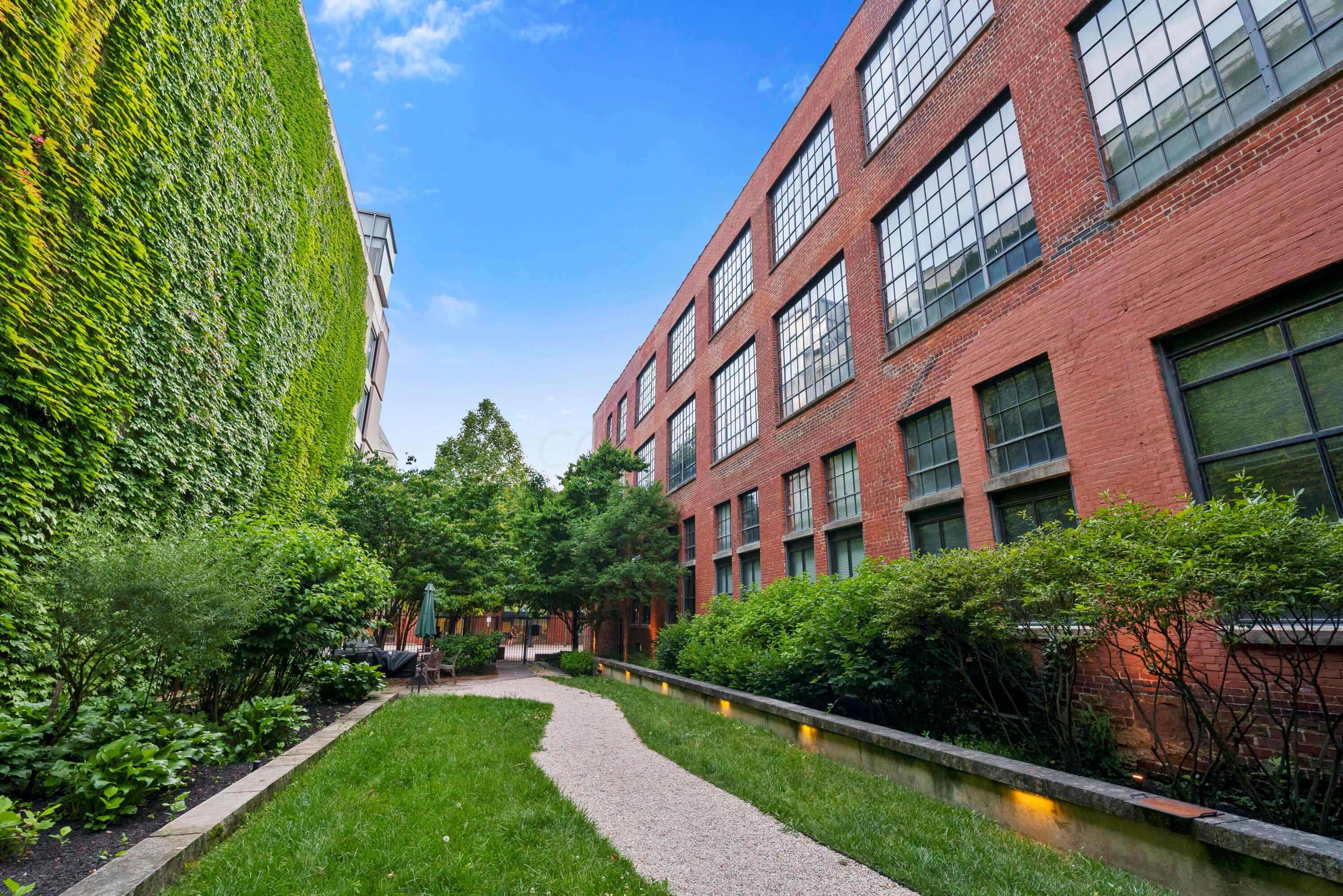 570 S Front Street, 205