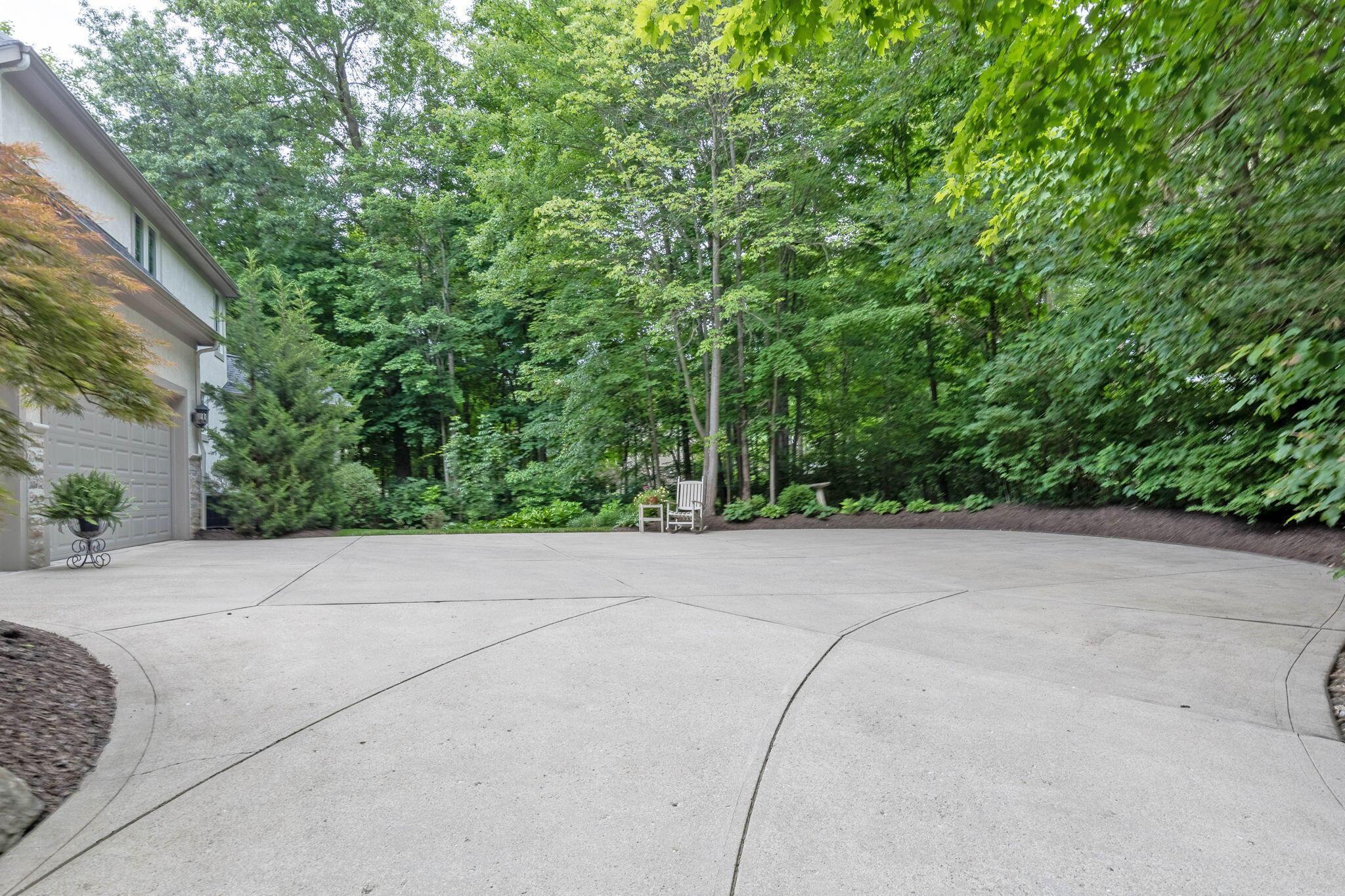 726 Whispering Woods