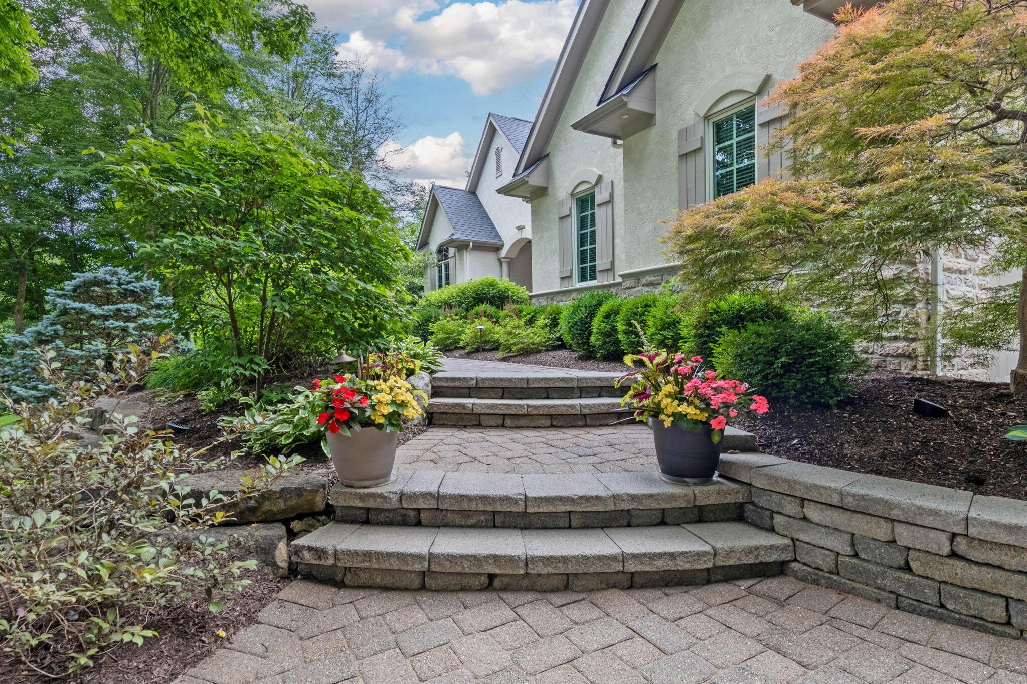 726 Whispering Woods