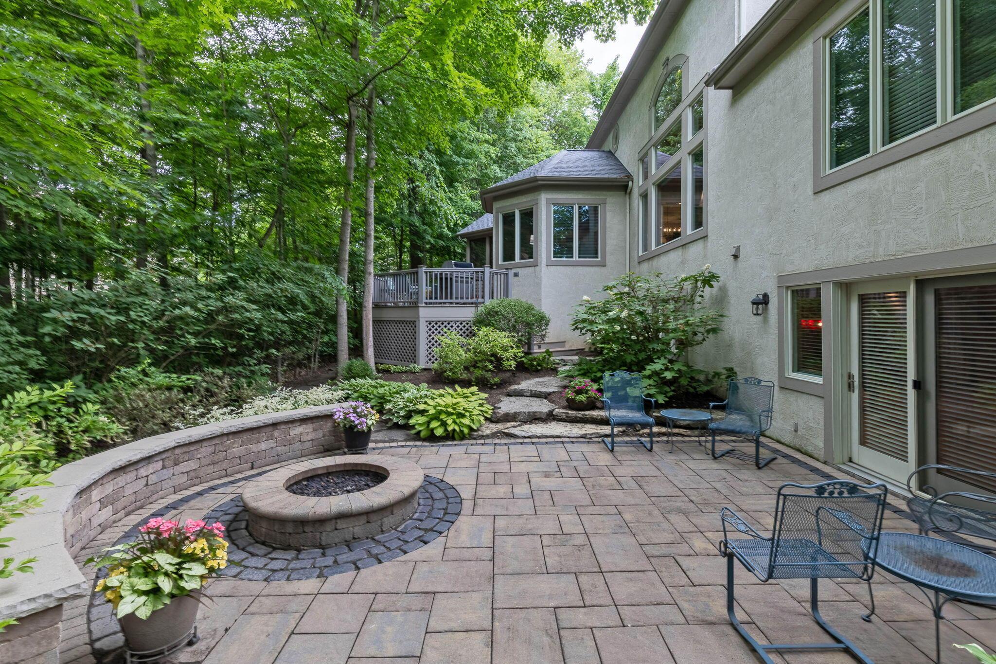 726 Whispering Woods