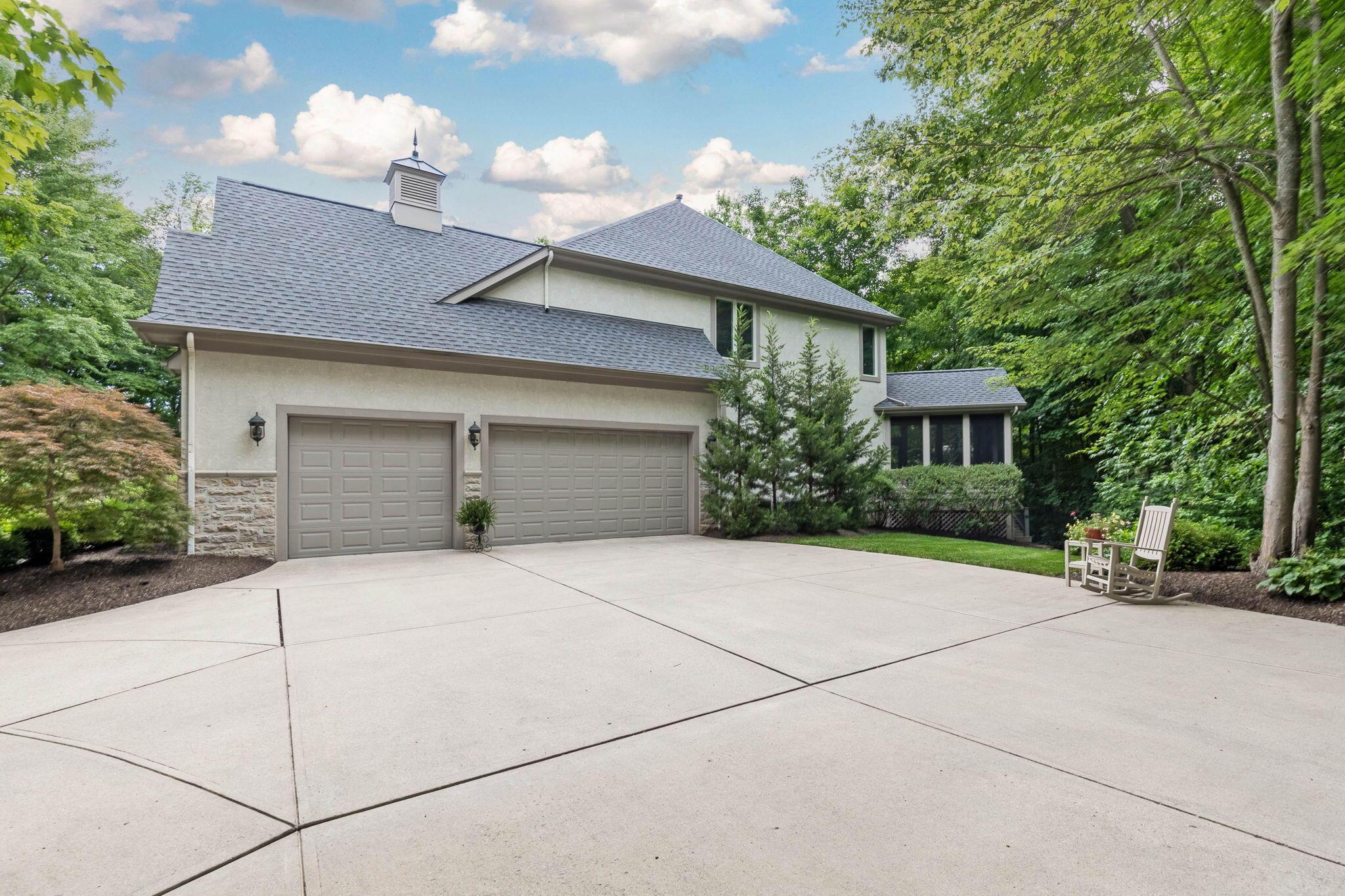 726 Whispering Woods