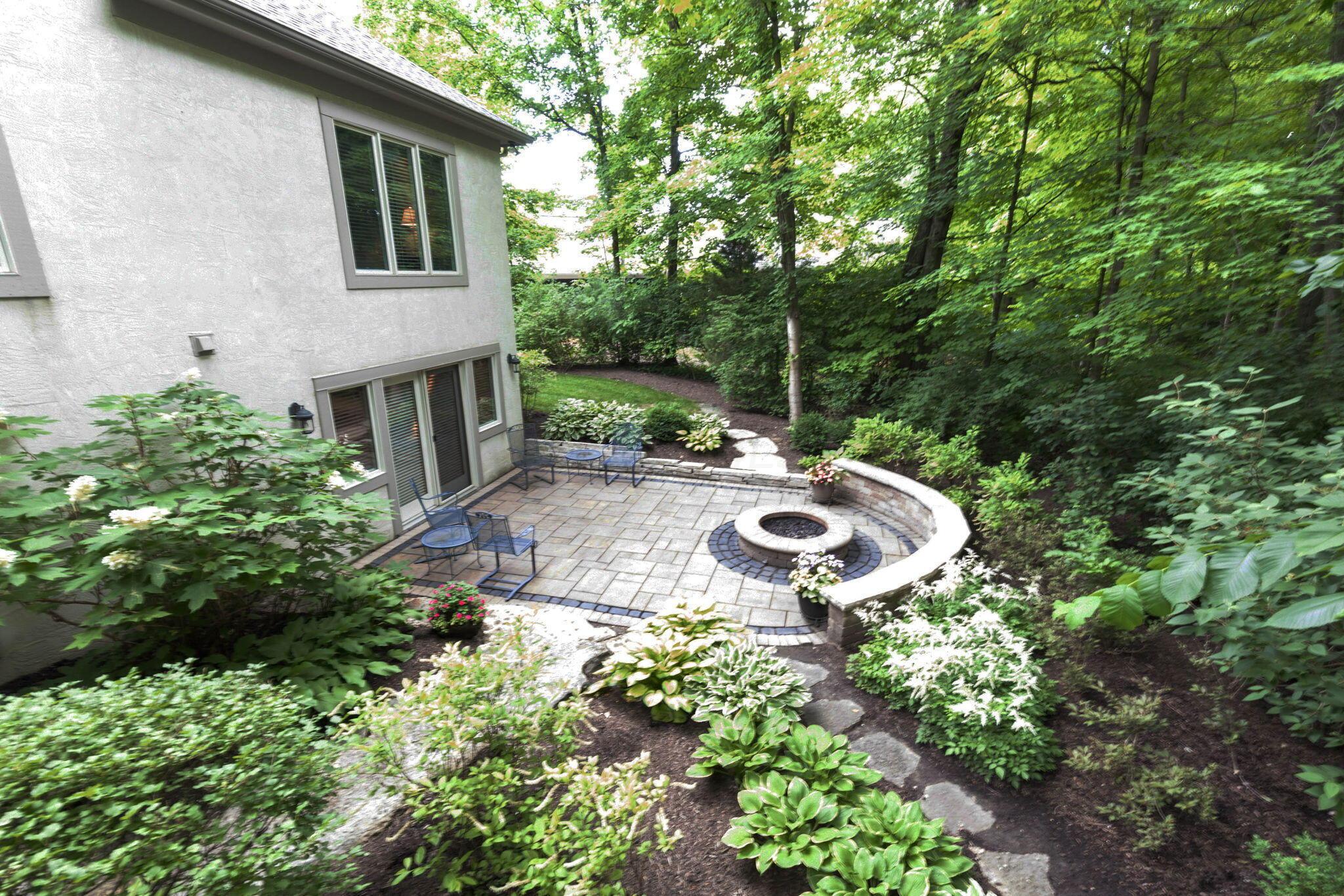 726 Whispering Woods