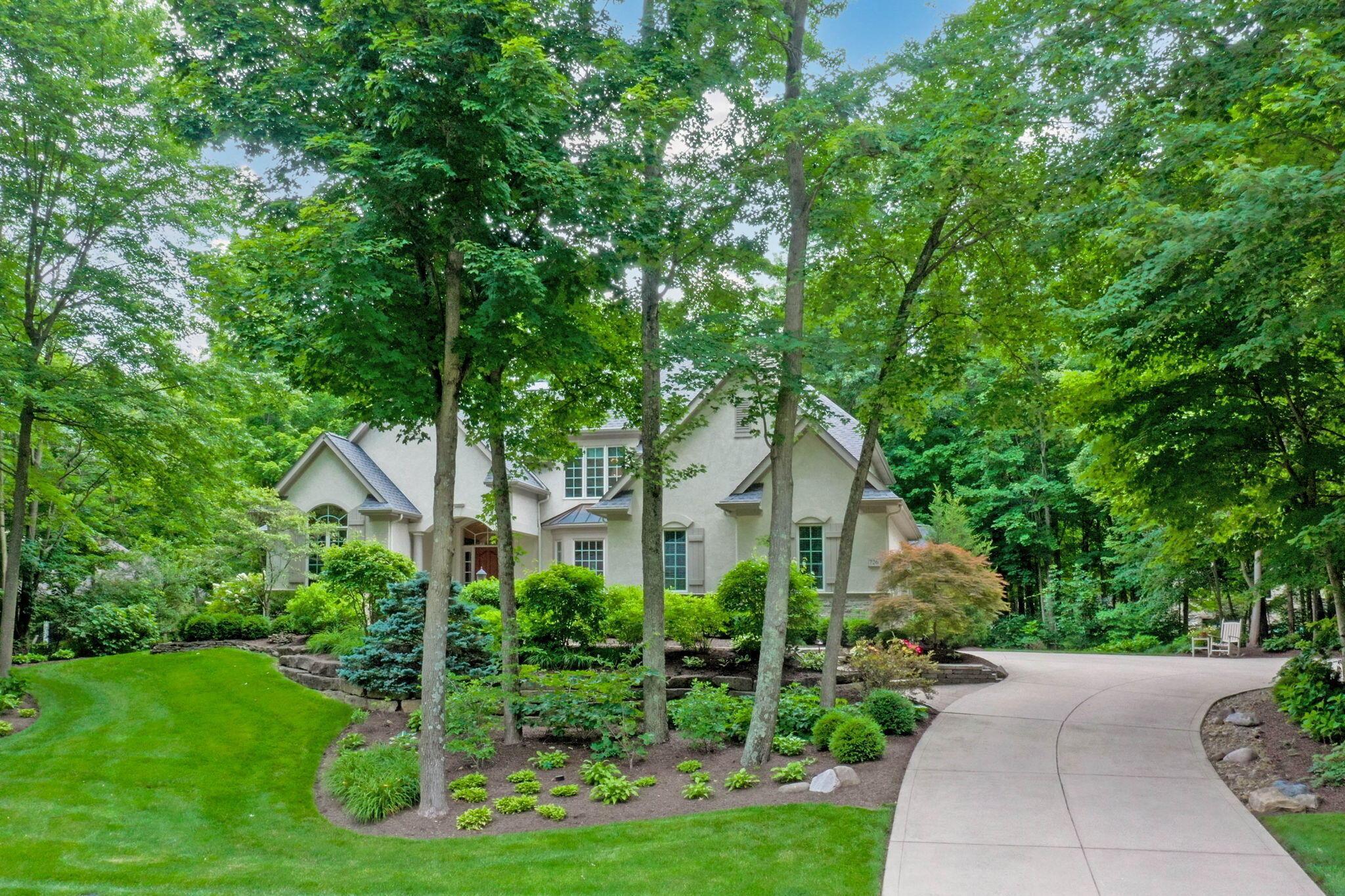 726 Whispering Woods