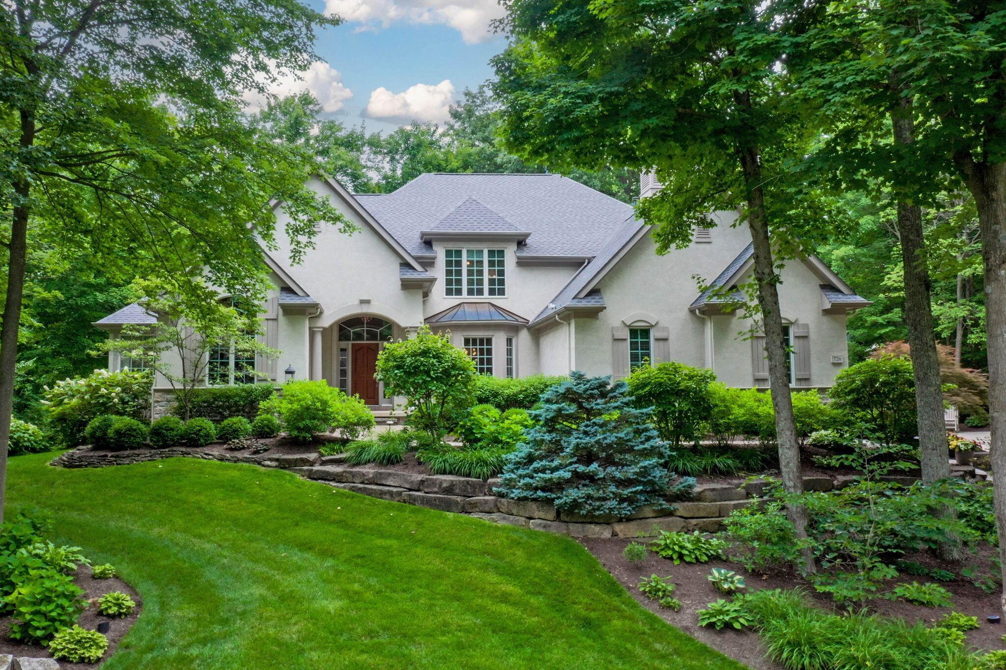 726 Whispering Woods