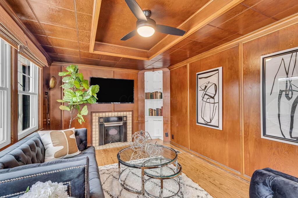 237 E Arcadia Avenue