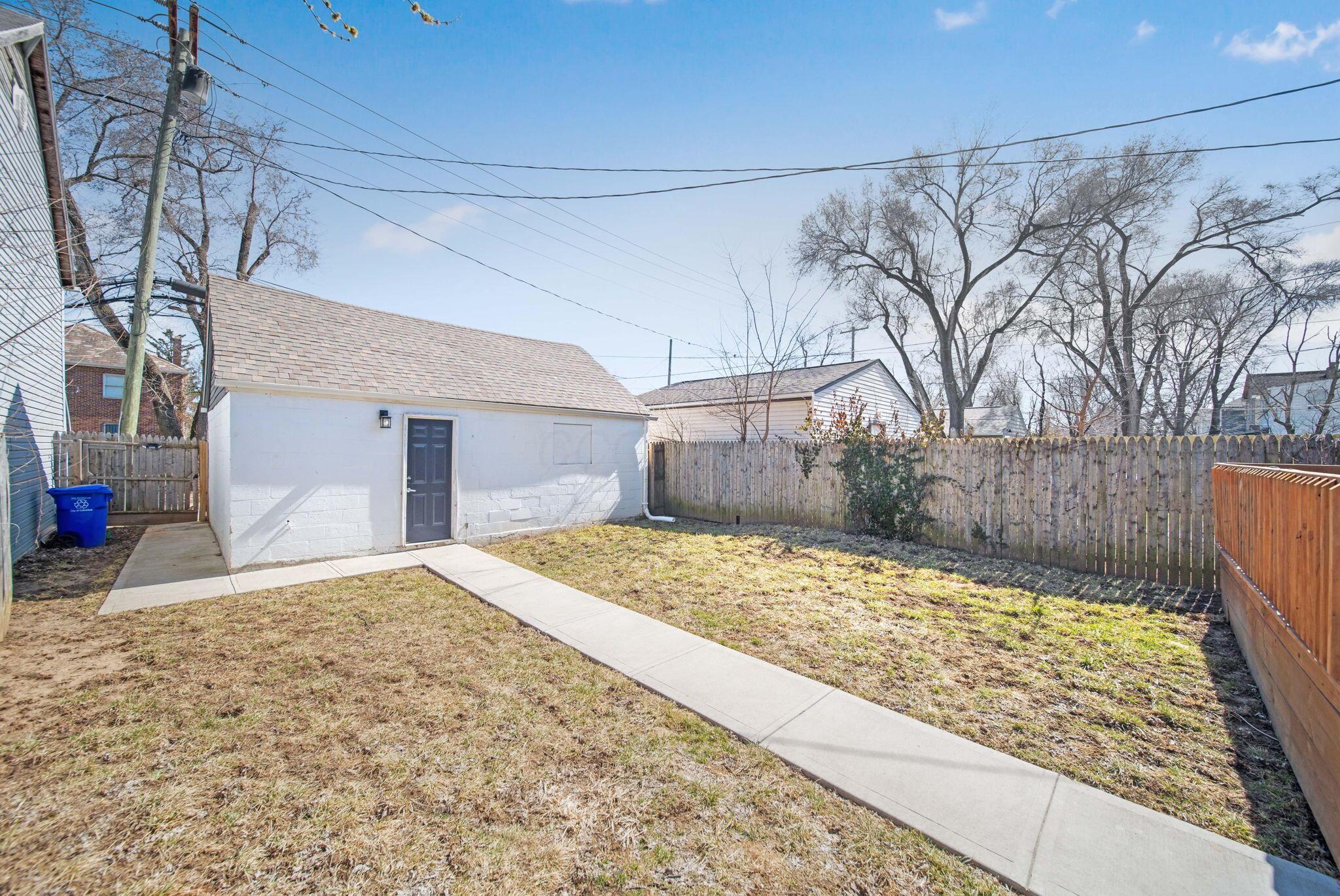 872 Ellsworth Avenue